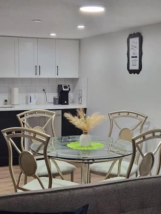 2-Bedroom Basement Apartment Calgary 0*,
