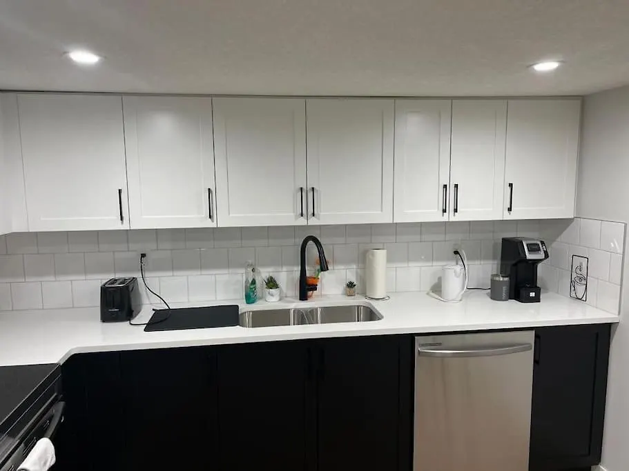 2-Bedroom Basement Apartment 卡加利