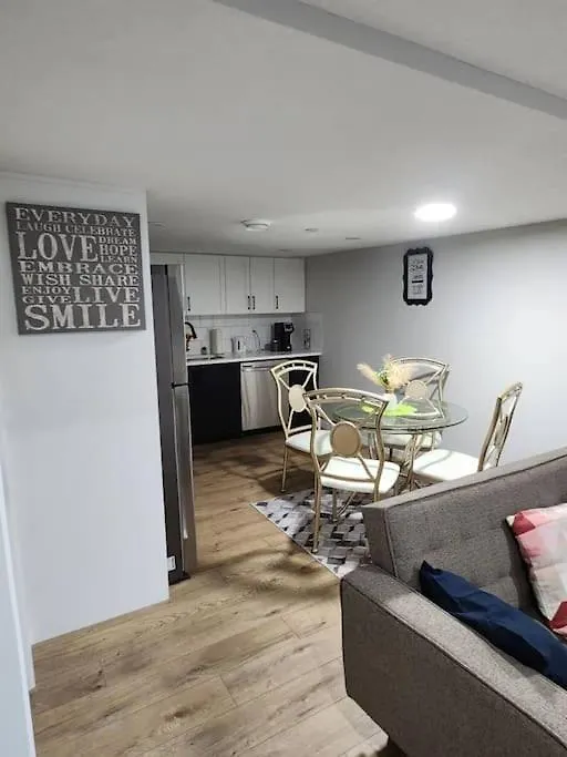 2-Bedroom Basement Apartment 卡加利 加拿大