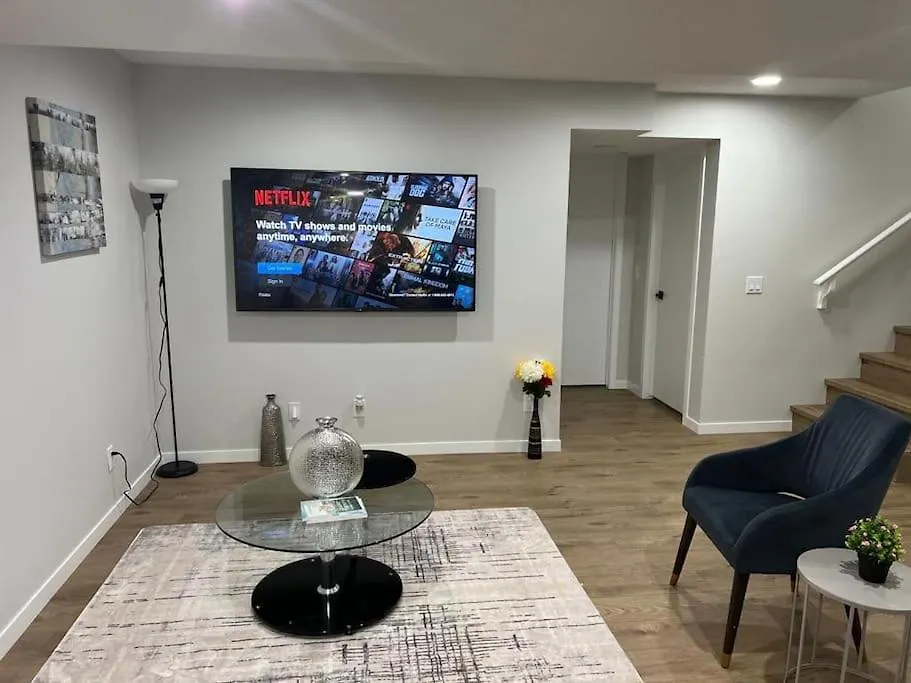 2-Bedroom Basement Apartment 卡加利