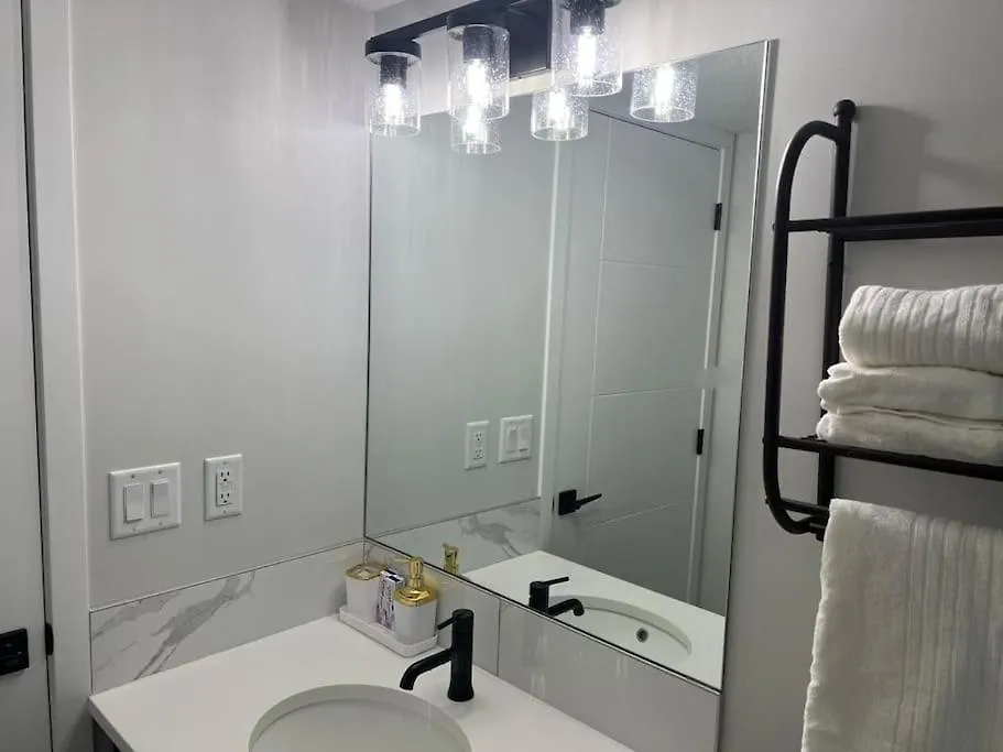 2-Bedroom Basement Apartment 卡加利 加拿大