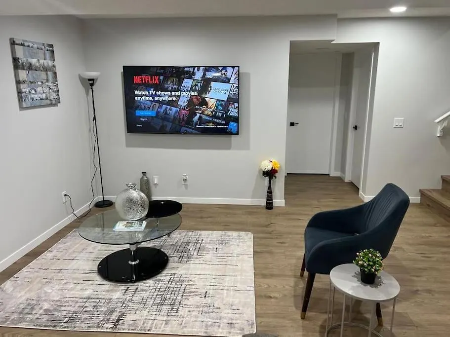 2-Bedroom Basement Apartment 卡加利