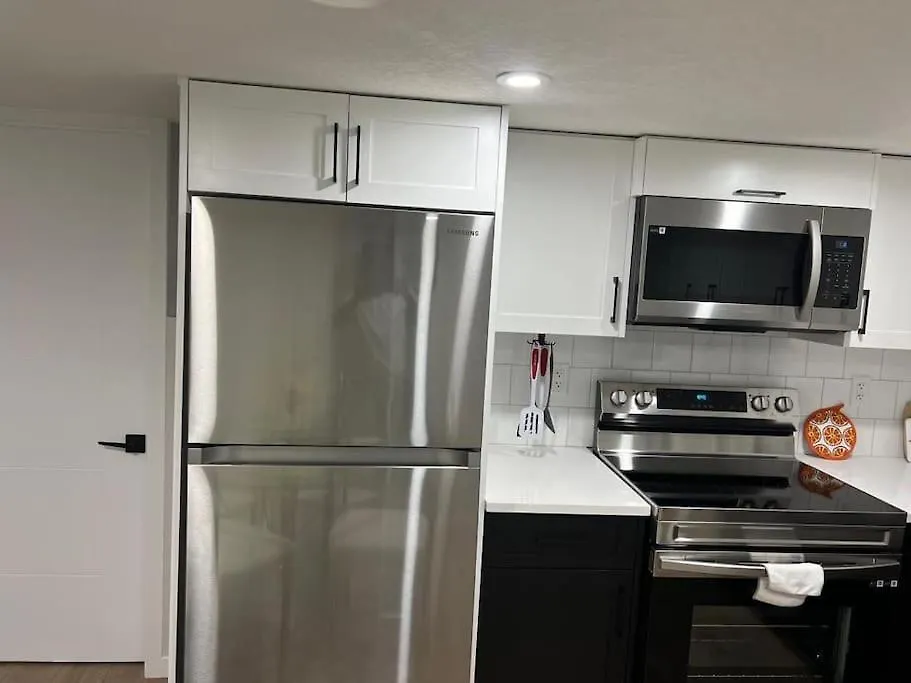 2-Bedroom Basement Apartment 卡加利
