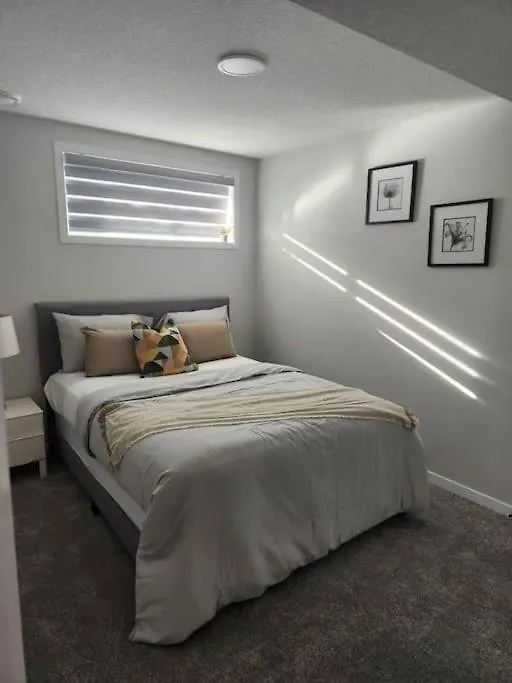 2-Bedroom Basement Apartment 卡加利 0*,