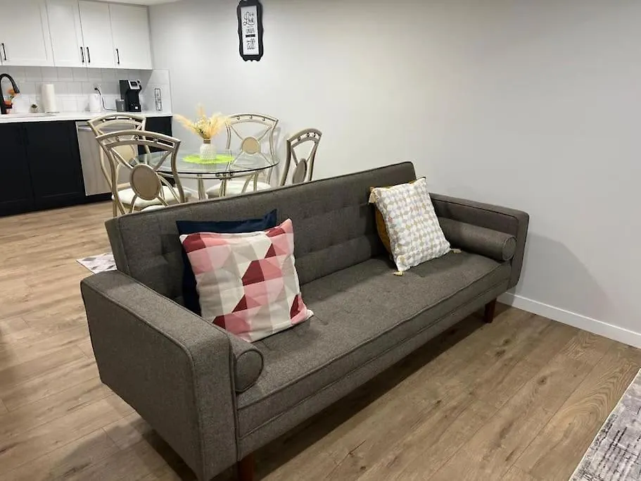 2-Bedroom Basement Apartment 卡加利