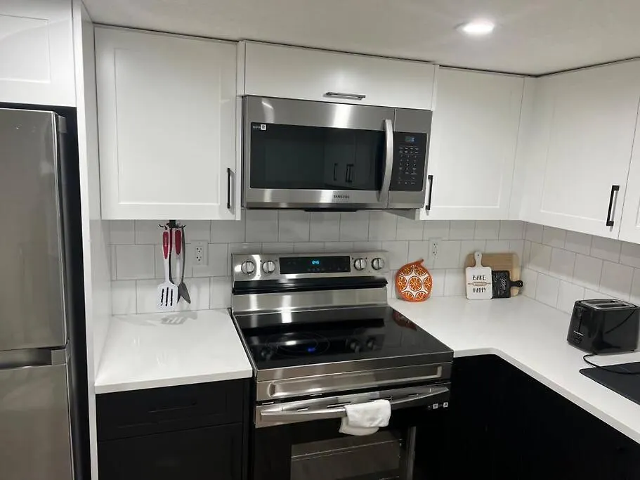2-Bedroom Basement Apartment 卡加利