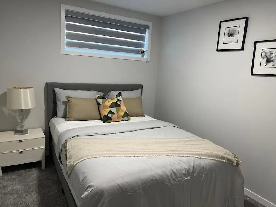 2-Bedroom Basement Apartment 卡加利